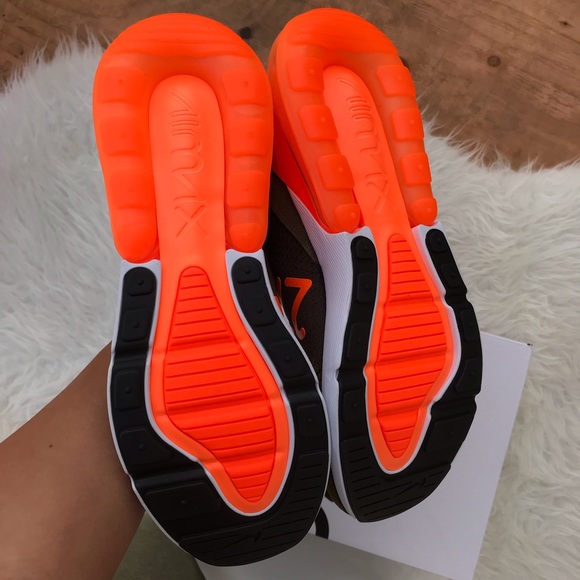 NIKE AIR MAX270 FLYKNIT 8,8.5,9,9.5,10,10.5,11 New - Picture 3 of 8